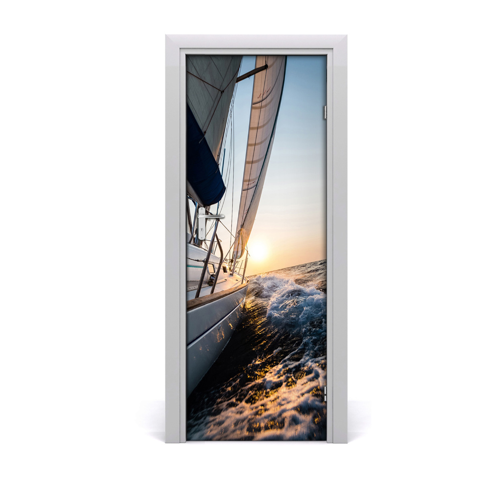 Fototapeta samoprzylepna na drzwi Jacht na morskich falach