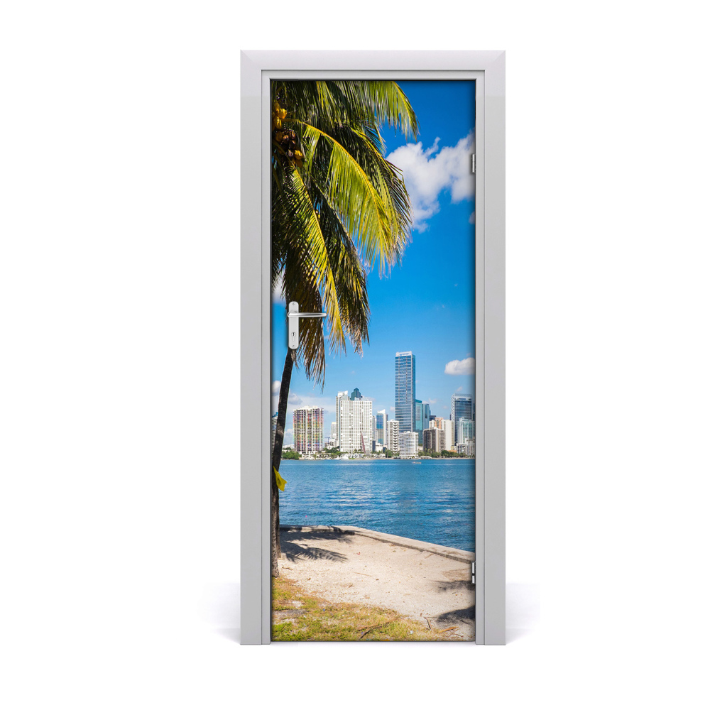 Fototapeta samoprzylepna na drzwi Palma widok na morze i wieżowce
