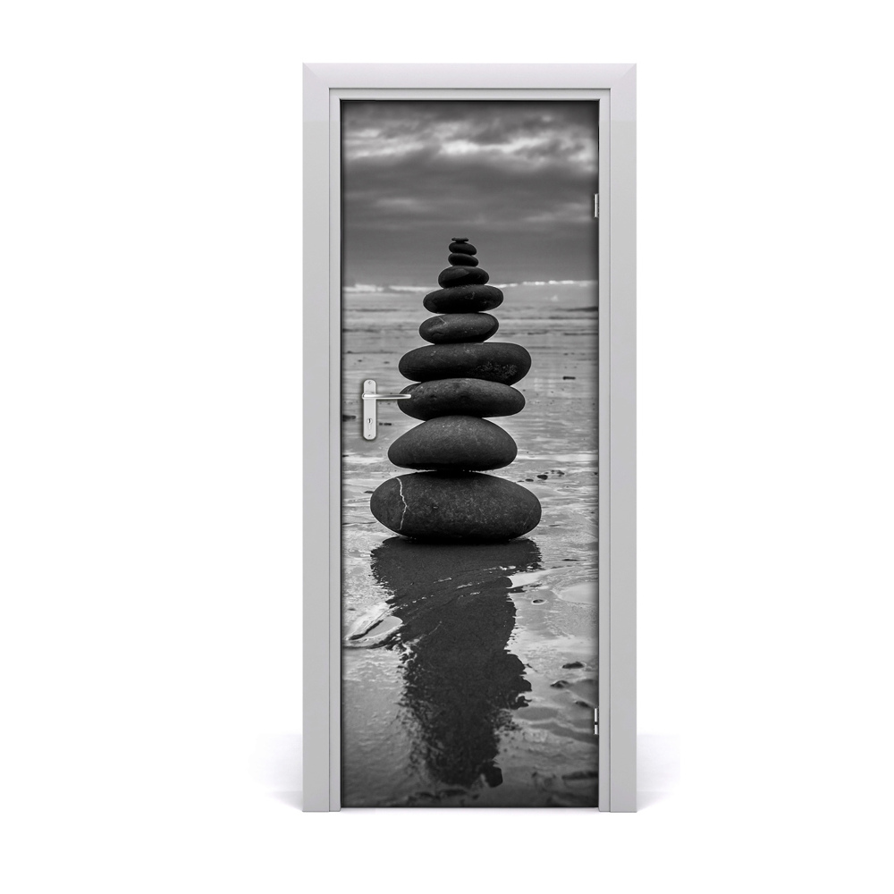 Naklejka fototapeta na drzwi Wieża z kamieni na plaży