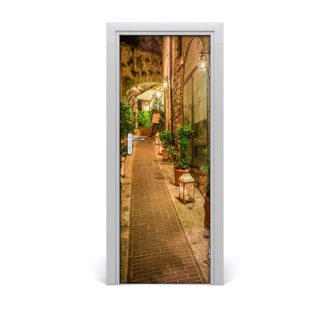 Fototapeta samoprzylepna na drzwi Uliczka we Włoszech nocą