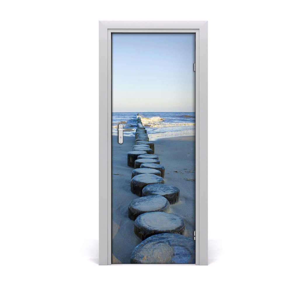 Naklejka fototapeta na drzwi Falochron na brzegu morza