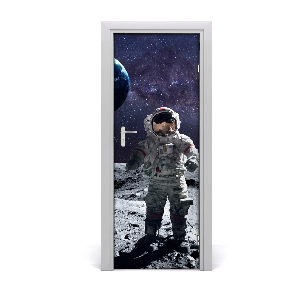 Fototapeta samoprzylepna na drzwi Astronauta na tle planety
