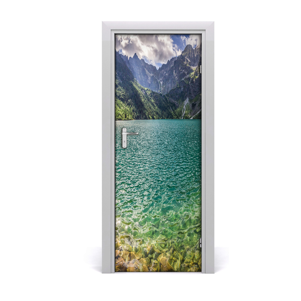 Naklejka fototapeta na drzwi Naturalne górskie jezioro