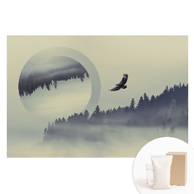 Fototapeta flizelinowa Majestatyczny ptak wśród mglistych drzew