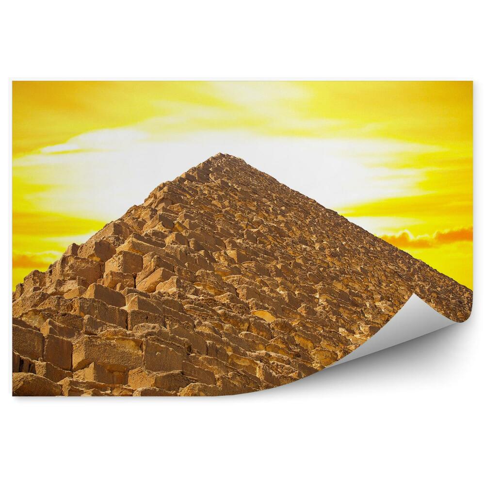 Fototapeta samoprzylepna Piramida zbliżenie kamienie słońce blask