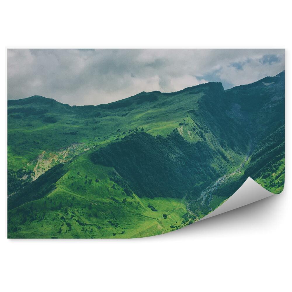 Fototapeta Zielony krajobraz górski kaukazu gruzja niebo chmury