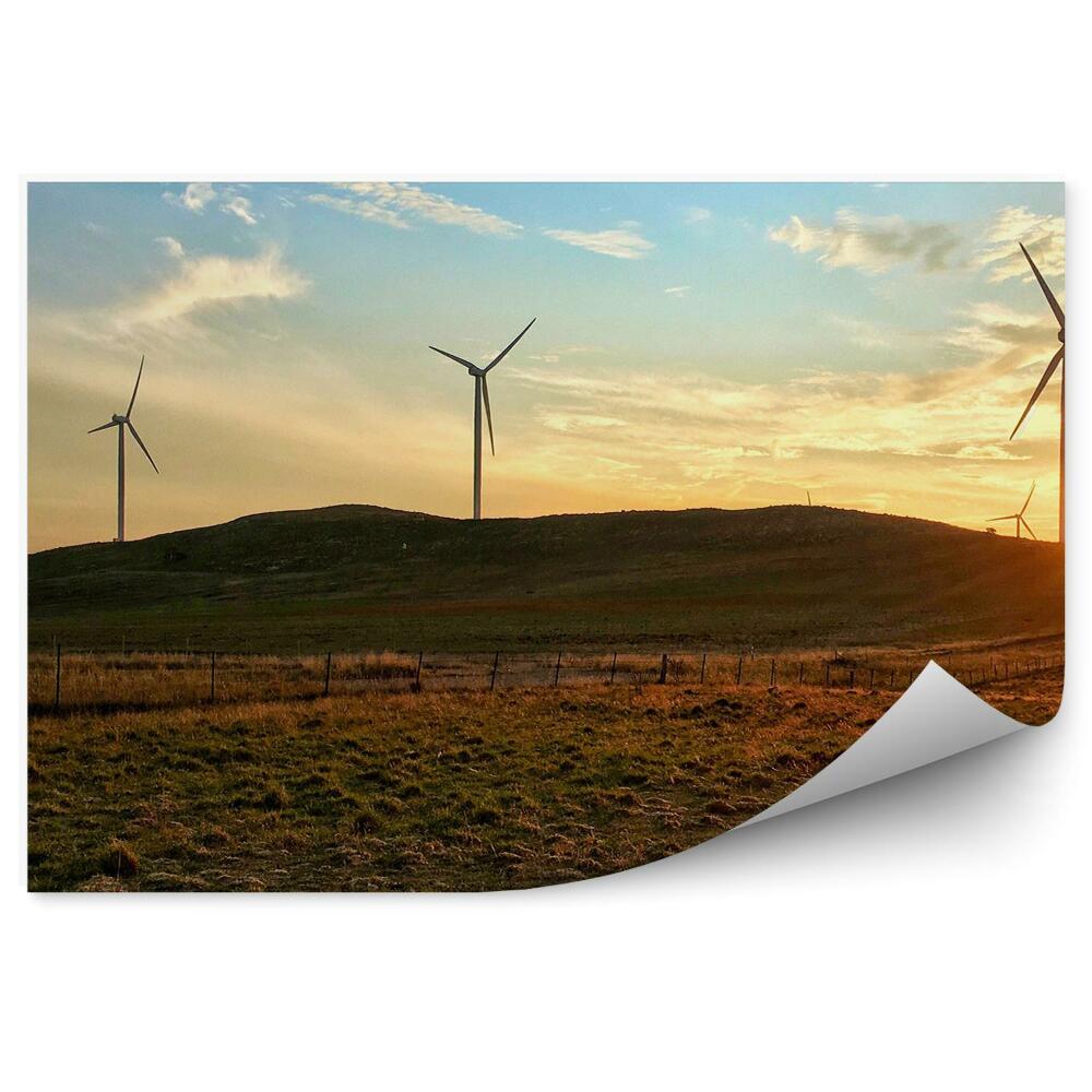 Fototapeta Turbiny wiatraków niebo chmury zachód słońca góry płot trawa