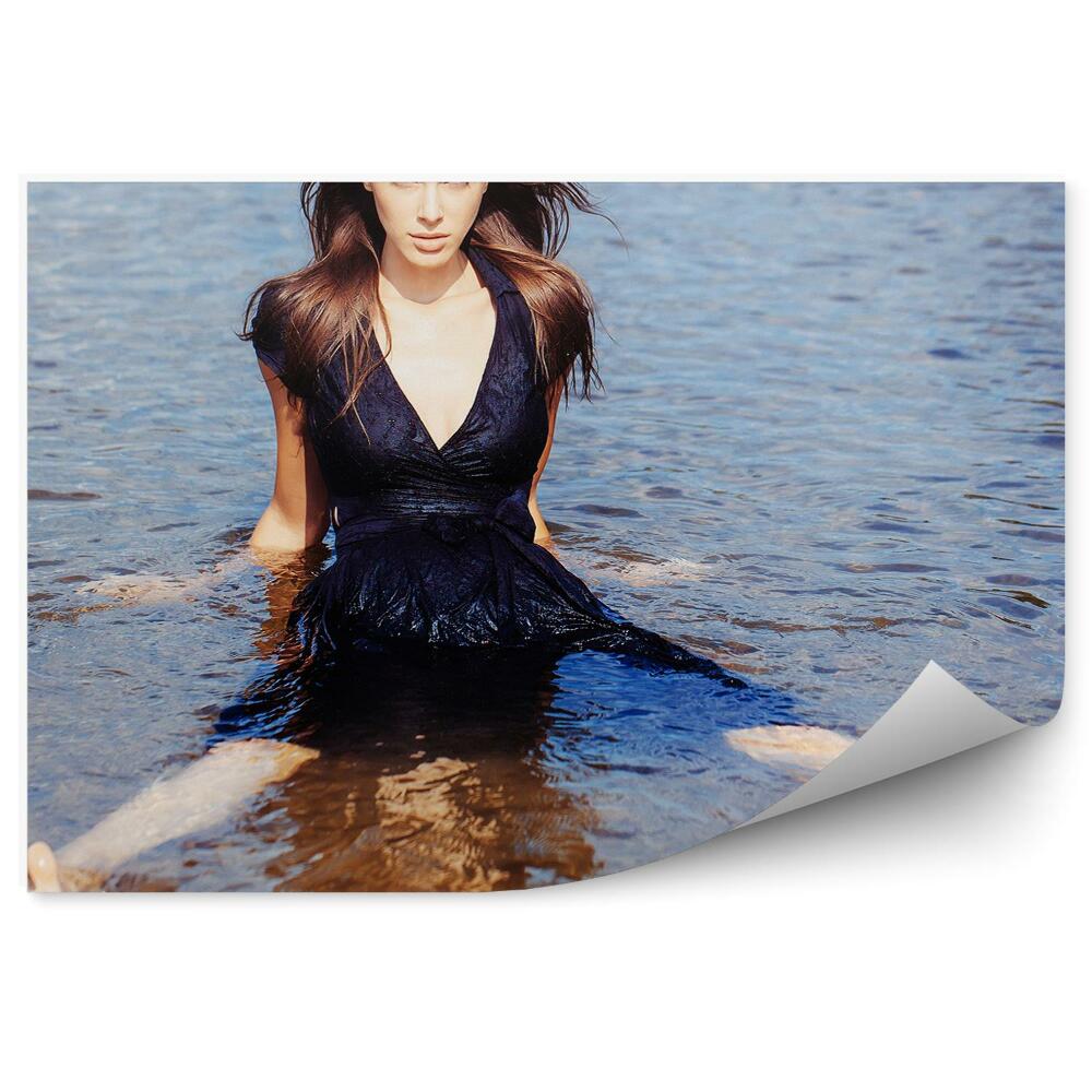 Fotopeta Młoda kobieta w wodzie