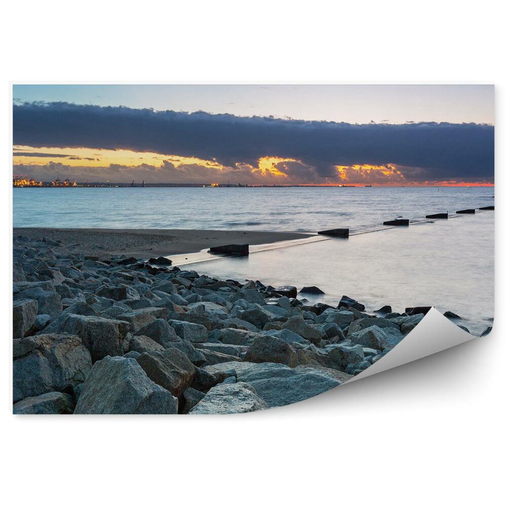 Okleina na ścianę Kamienie na plaży morze brzeg oświetlone miasto