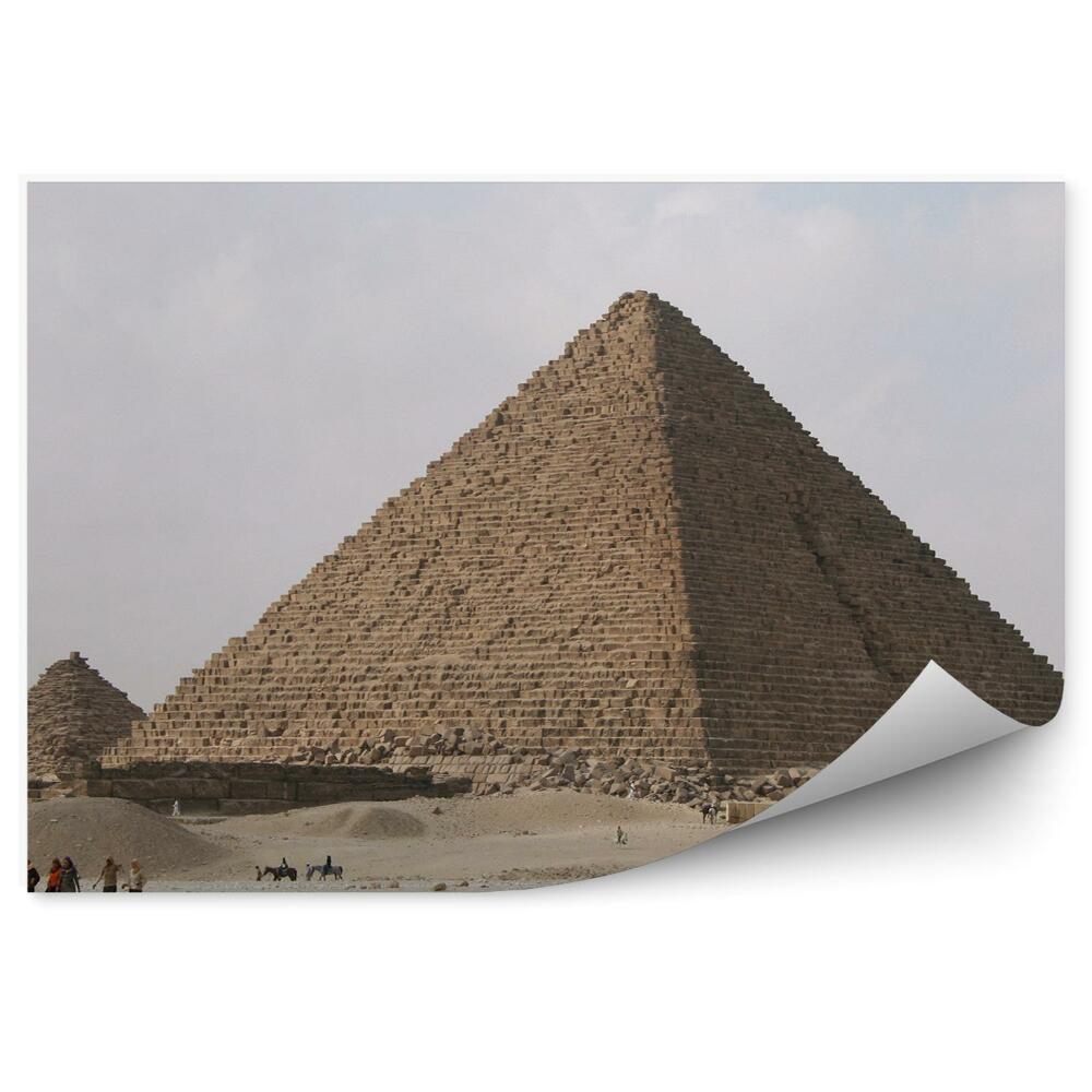 Fototapeta Piramida giza egipt turyści szare niebo