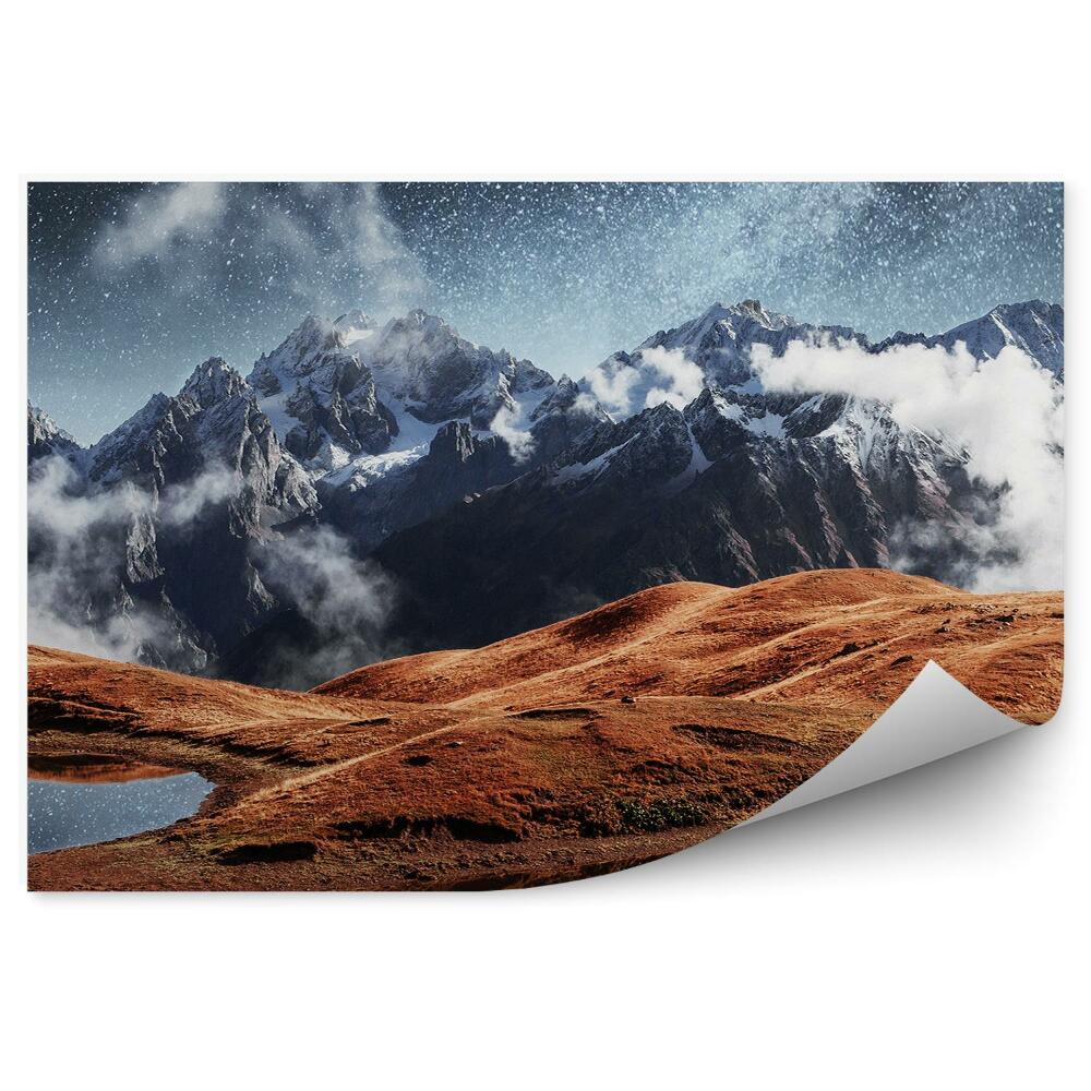 Fototapeta Góry fantastyczne gwiaździste niebo gęsta mgła górskie jezioro koruldi galaktyka