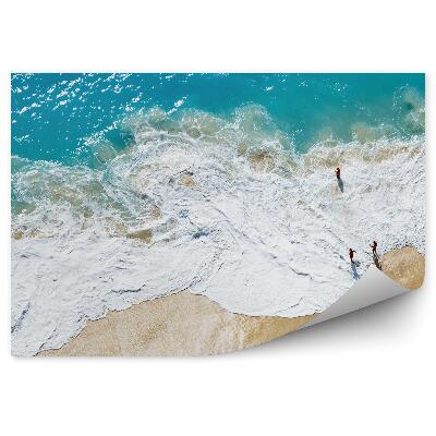 Fototapeta Widok z lotu ptaka tropikalna piaszczysta plaża ludzie fale oceanu