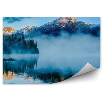 Fototapeta na ścianę Zamglony wschód słońca nad jeziorem Pyramid Lake w Jasper, Alberta USA