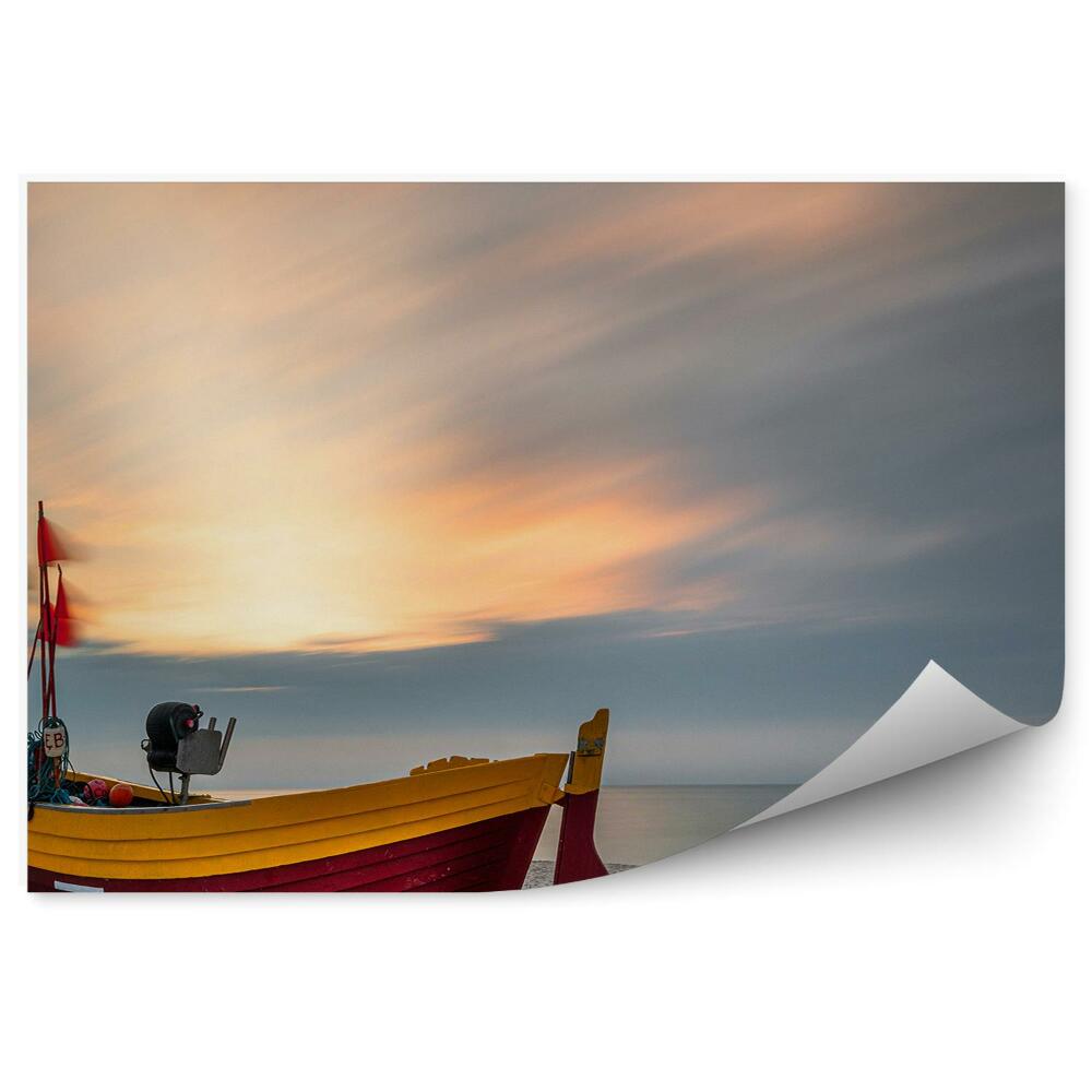 Okleina na ścianę Piasek plaża łódź pochmurne niebo nad morzem