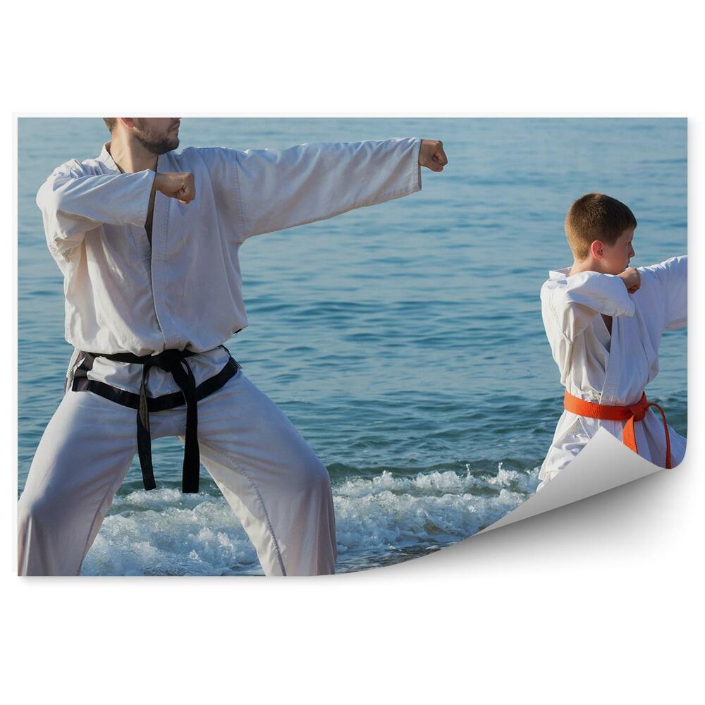 Fototapeta samoprzylepna Karate trening ocean plaża