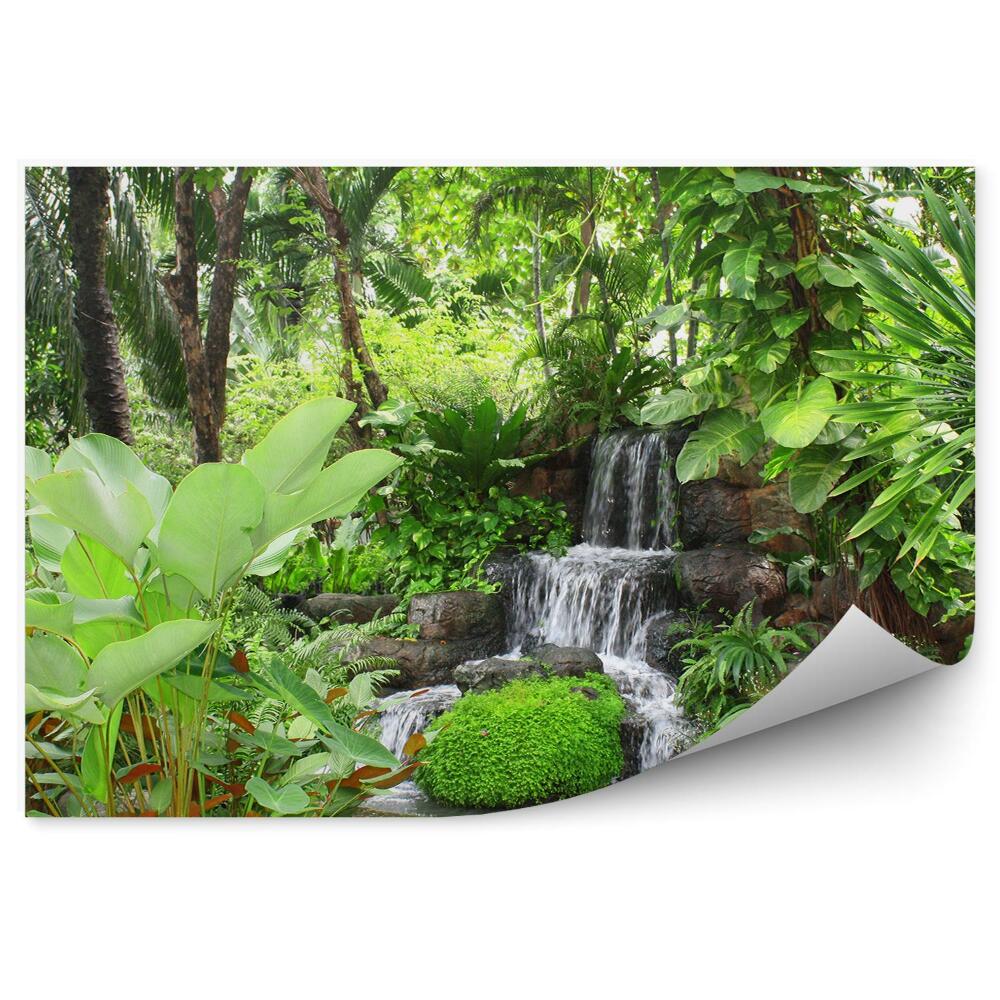 Fototapeta na ścianę Wodospad w tropikalnym ogrodzie palmy