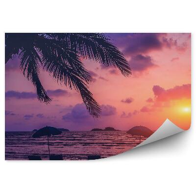 Fototapeta na ścianę Piękna tropikalna plaza leżaki fiolet