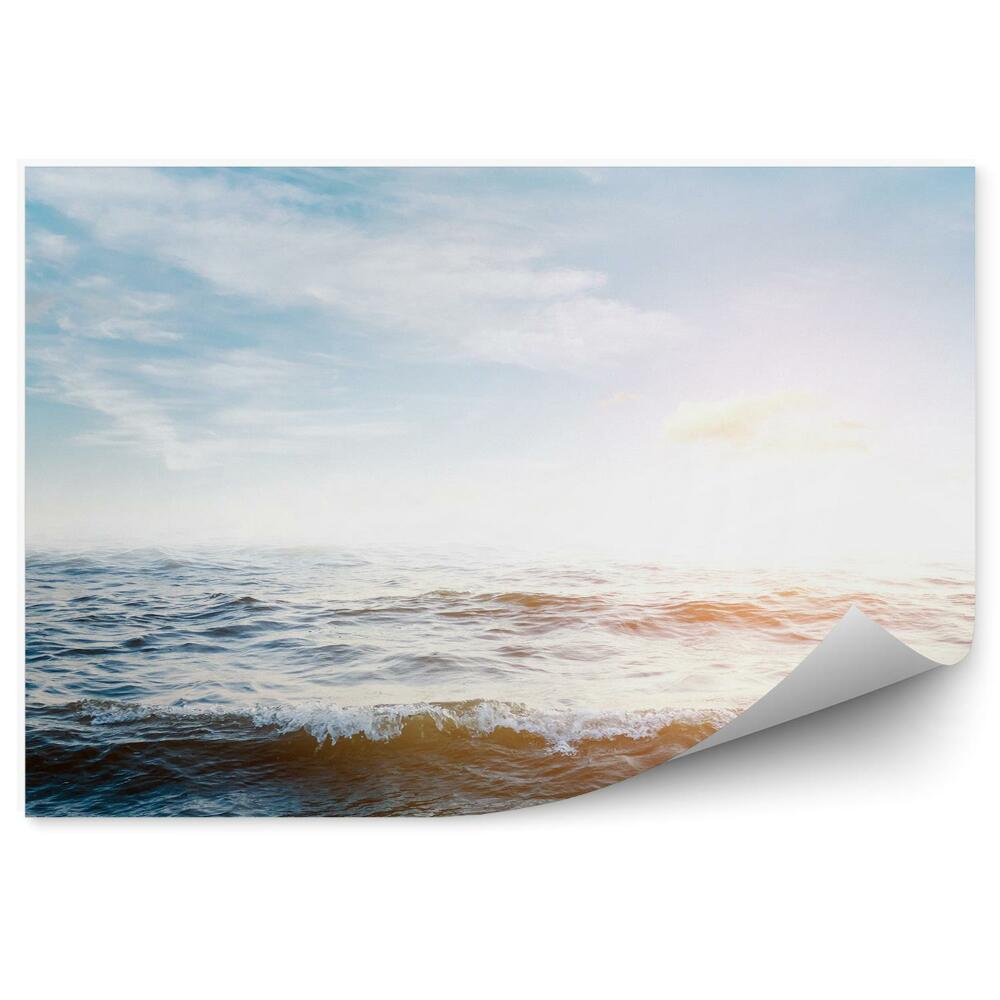 Fototapeta Fale i lekko wzburzone morze w blasku słońca