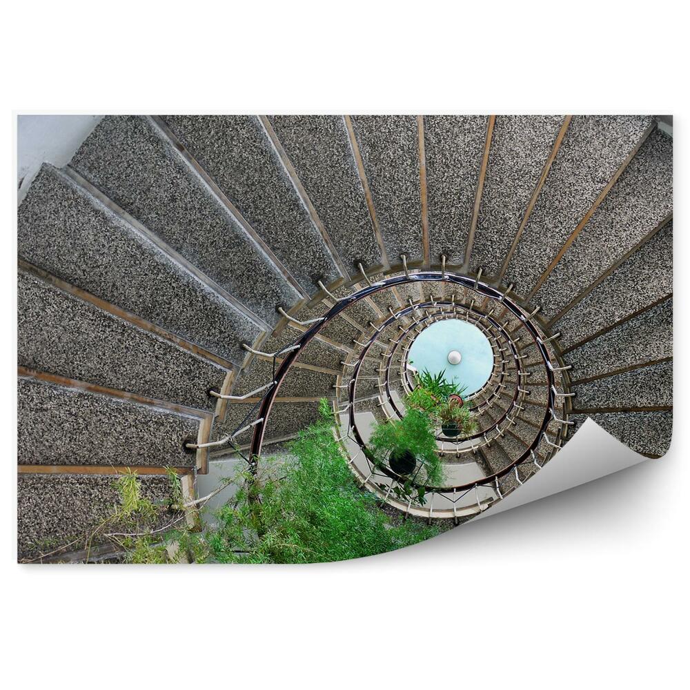 Fototapeta samoprzylepna Włochy spiralne schody w bloku mieszkalnym rośliny