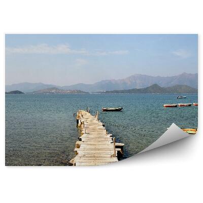 Fototapeta samoprzylepna Drewniane molo wyspy łodzie