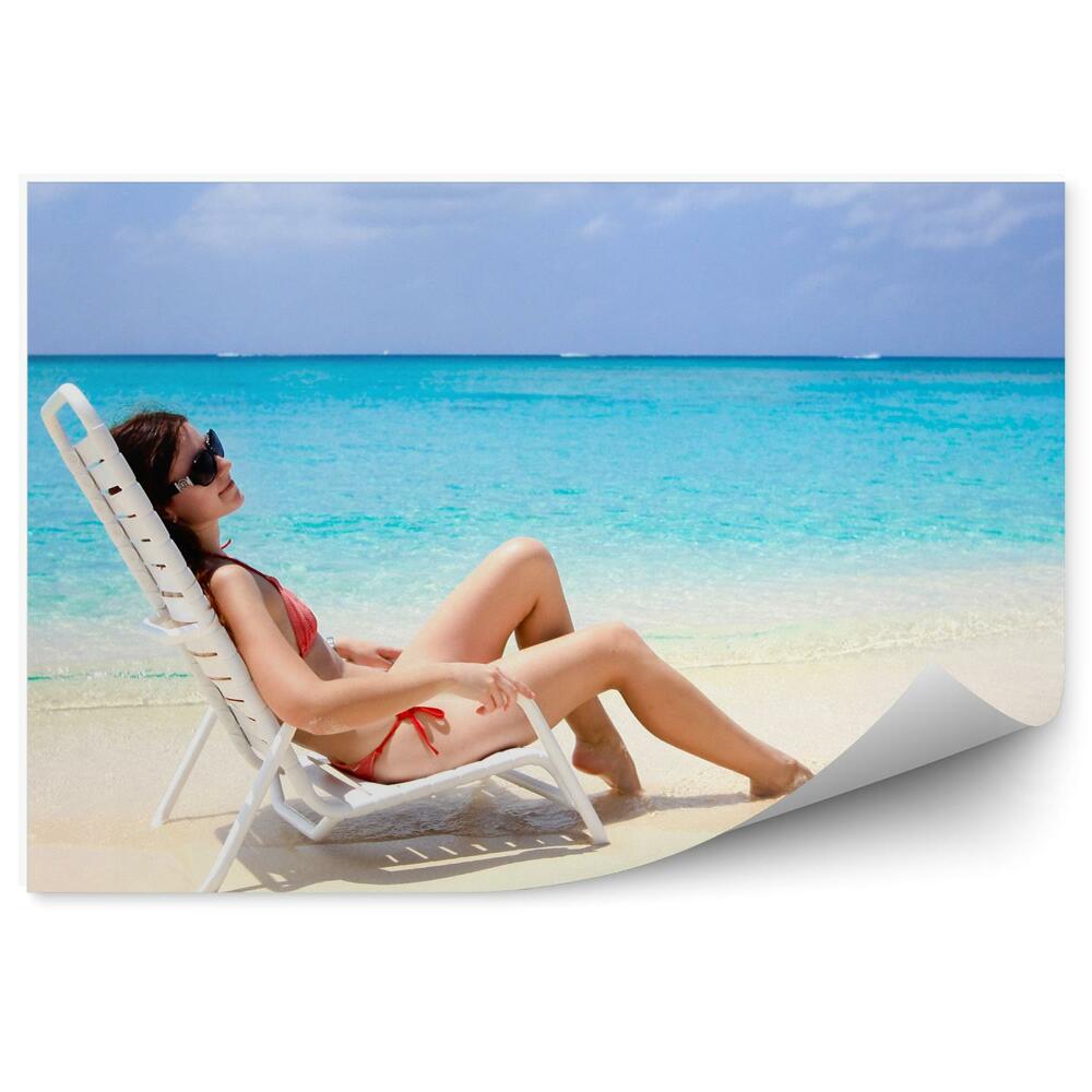 Fototapeta na ścianę kobieta siedzi na krześle plaża Karaiby morze
