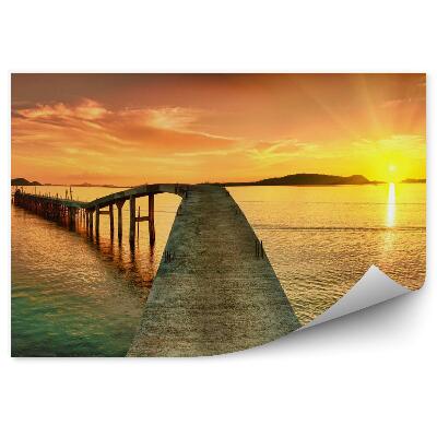 Fototapeta Wschód słońca nad wodą i mostem