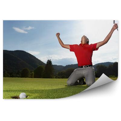 Fototapeta samoprzylepna Pole golfowe piłka dołek góry zawodnik niebo chmury