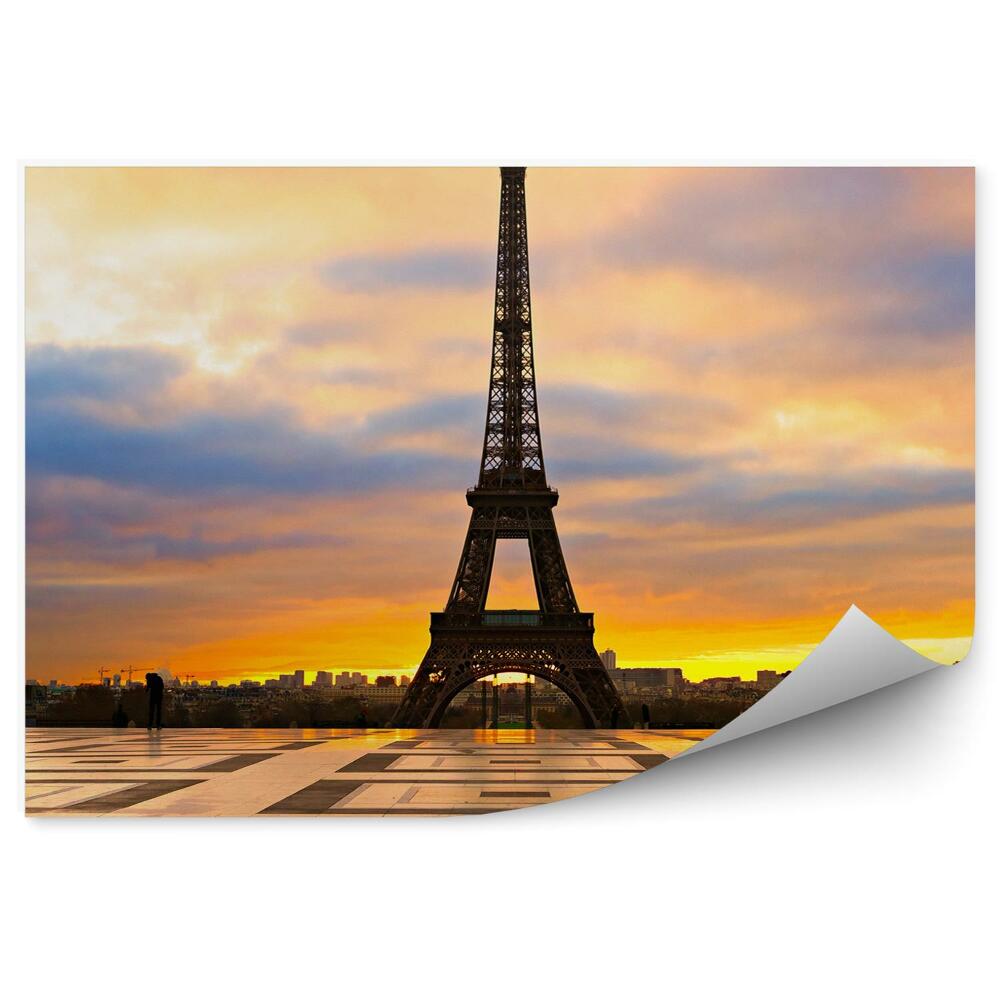 Fototapeta samoprzylepna Paryż wieża eiffla plac turyści chmury