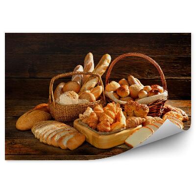 Fototapeta Różnorodność chleba w wiklinowym koszu na starym drewnianym tle