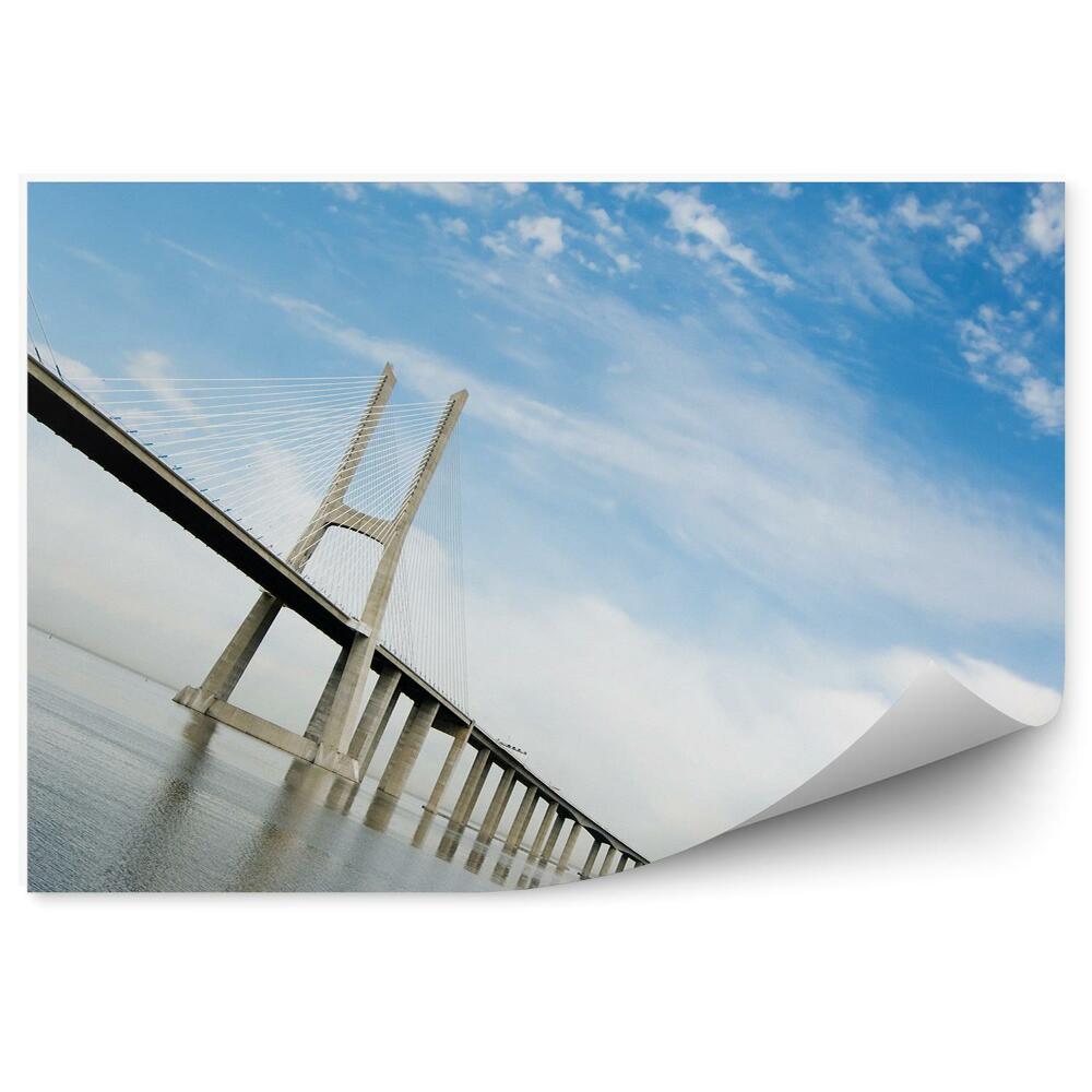 Fototapeta samoprzylepna Most vasco da gama woda błękitne niebo