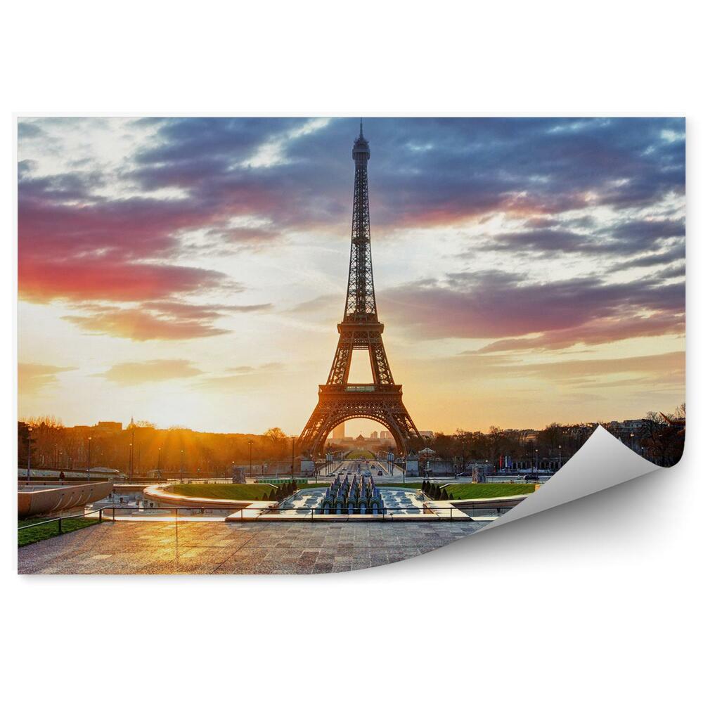 Fototapeta samoprzylepna Miasto paryż wieża eiffla pochmurne kolorowe niebo