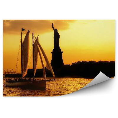 Okleina na ścianę Statua wolności żaglówka woda sepia