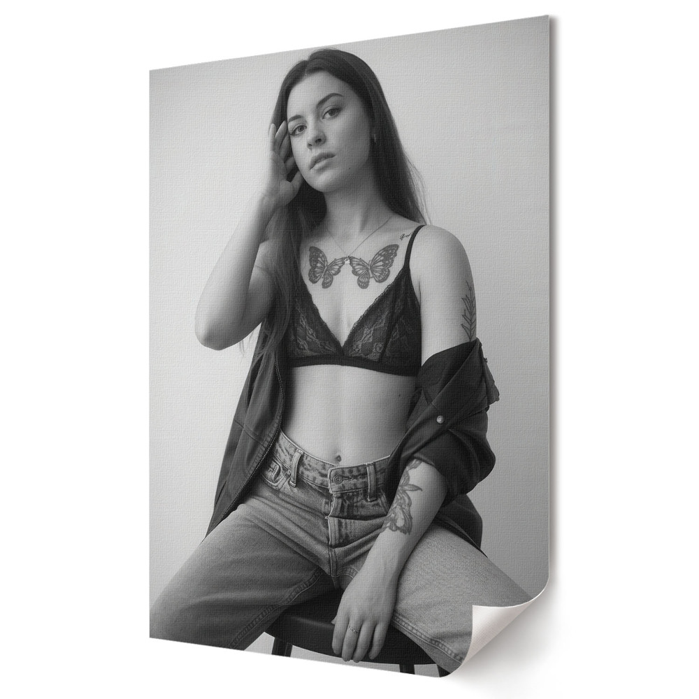 Stylowy plakat na ścianę Elegancja i siła w monochromie