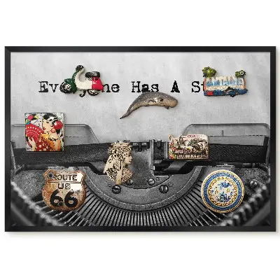 Metalowa tablica na magnesy w czarnej ramie z motywem maszyny do pisania w stylu retro