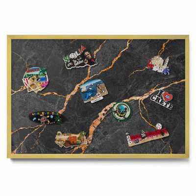 Tablica na magnesy w ramie złota Zdobiony ciemny marmur