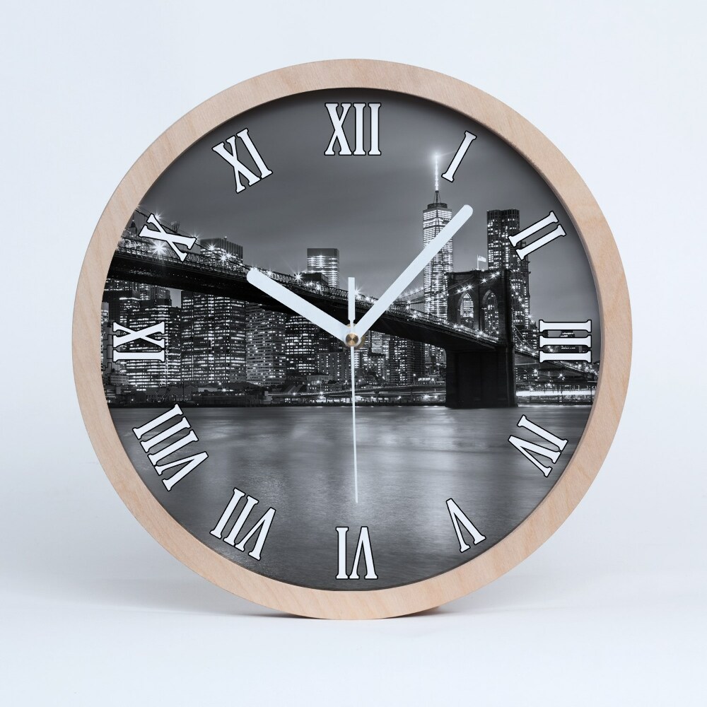 Zegar drewniany wiszący Nowy jork nocą