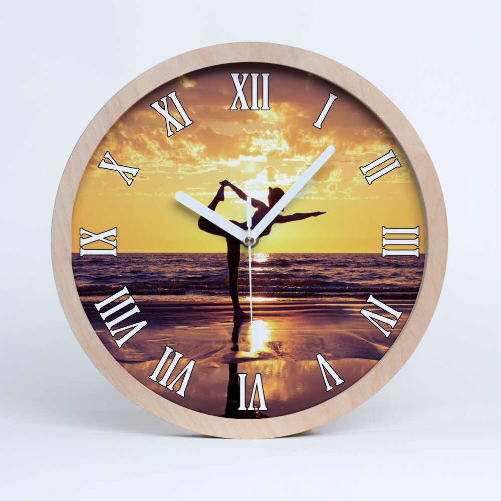 Drewniany zegar Joga na plaży